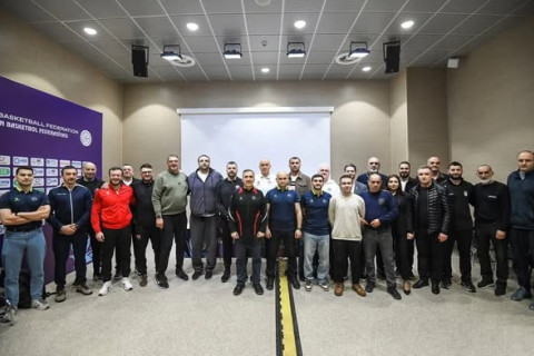 Federasiya rəsmiləri Basketbol Liqası klublarının məşqçiləri ilə görüşüblər
