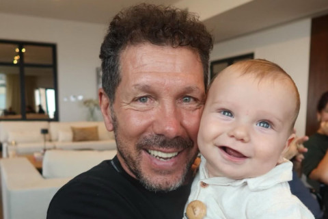 Simeone nəvəsi ilə fotosunu paylaşıb