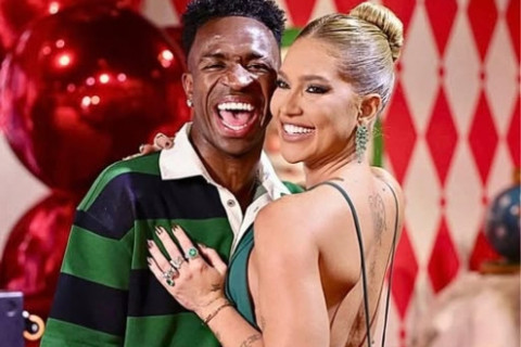 Vinisiusun sevgilisi Braziliya millisinin otelində - FOTO