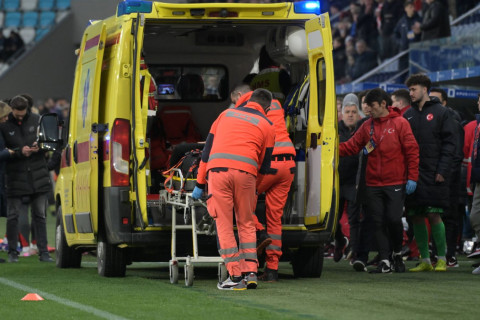 Türkiyənin U-21 komandasının məşqçisi birbaşa oyundan reanimasiyaya aparılıb