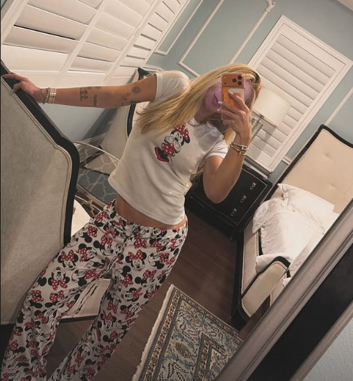 Vinisiusun sevgilisi Braziliya millisinin otelində FOTO