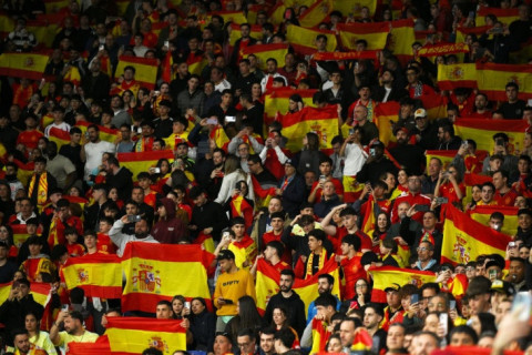 Фанаты сборной Испании скандировали "Кто не скачет, тот мусульманин" на игре с Египтом