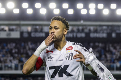 Neymar: “Futbolçu peşəsində insanlar səni çox alçaldırlar”