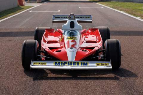 На аукцион выставлен болид Ф-1, на котором выступал Жиль Вильнев - ФОТО