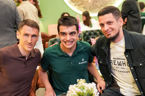 “Neftçi”nin oyunçuları autizmli şəxslərlə görüşüblər