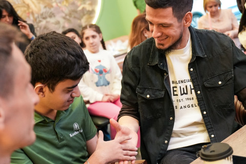 “Neftçi”nin oyunçuları autizmli şəxslərlə görüşüblər