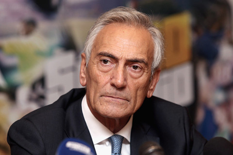 Президент Федерации футбола Италии подал в отставку - Романо