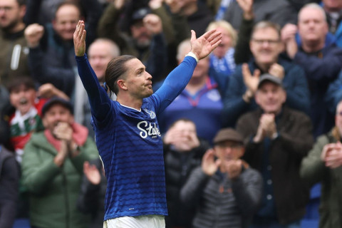 “Everton” mövsümün sonunda Qrilişi heyətdə saxlamaq istəyir