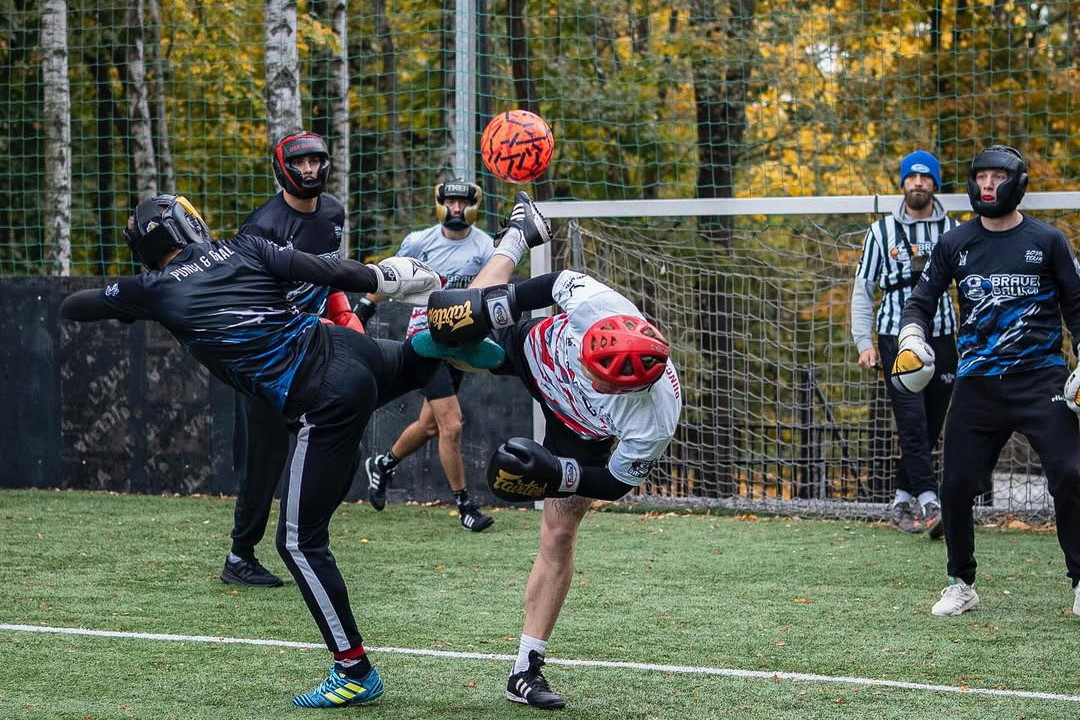 Qaydaları alt-üst edən qəddar idman: Polşada “Braveball” fırtınası əsir - FOTO/VİDEO