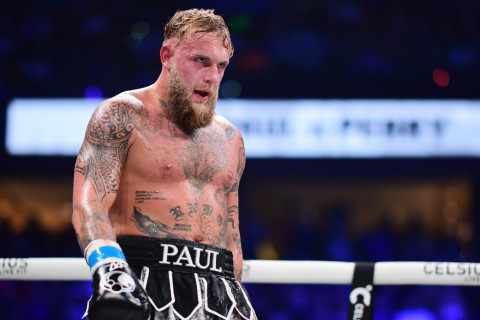 Джейк Пол пообещал подарить автомобиль чемпионке мира по боксу Элли Скотни