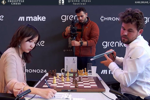 Казахстанская шахматистка наказана за селфи с Магнусом