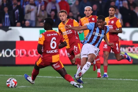 "Трабзонспор" до одного очка сократил отставание от "Галатасарая" в борьбе за титул в Турции