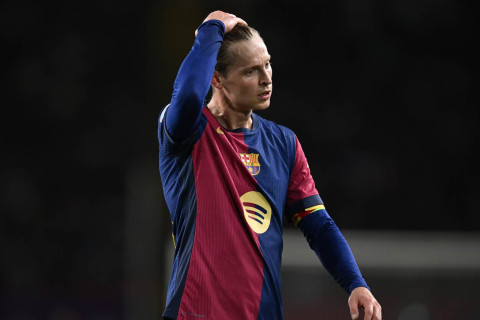 "Барселона" отказалась продавать полузащитника в "ПСЖ"