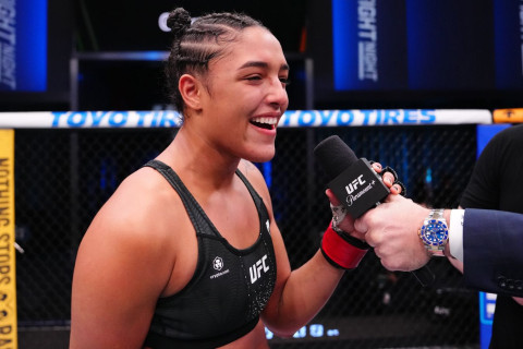 Самая молодая девушка UFC одержала первую победу нокаутом