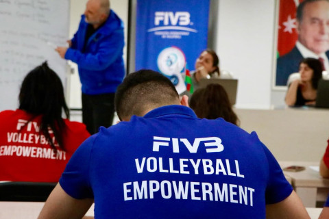 FIVB nümayəndəsi azərbaycanlı məşqçilərə kurs keçib