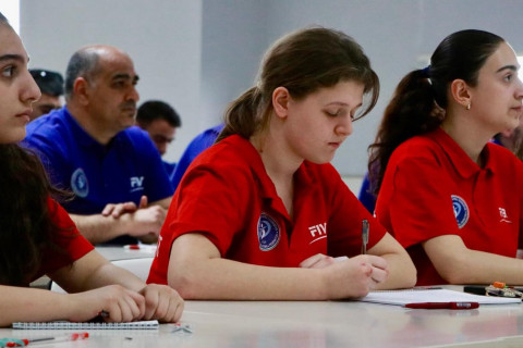 FIVB nümayəndəsi azərbaycanlı məşqçilərə kurs keçib