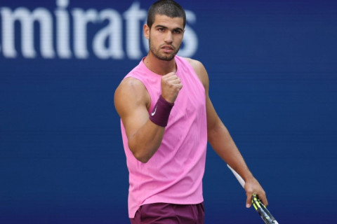 Карлос Алькарас повторил рекордную серию на грунте