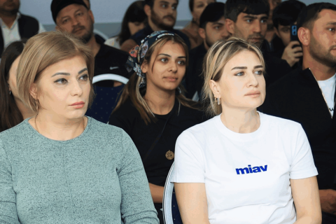 “Üzməyi Öyrənək” layihəsinin məşqçiləri üçün seminar başlanıb