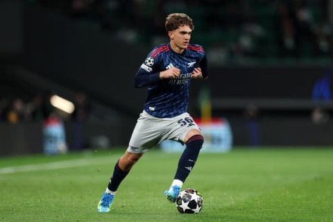 Doumen Çempionlar Liqasının 1/4 finalında meydana çıxan ən gənc oyunçu olub