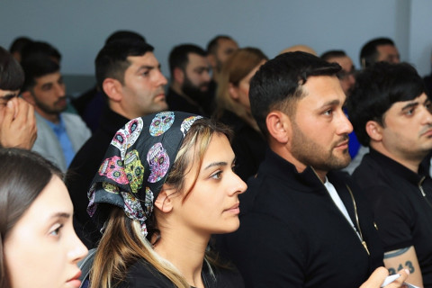 “Üzməyi Öyrənək” layihəsinin məşqçiləri üçün seminar başlanıb