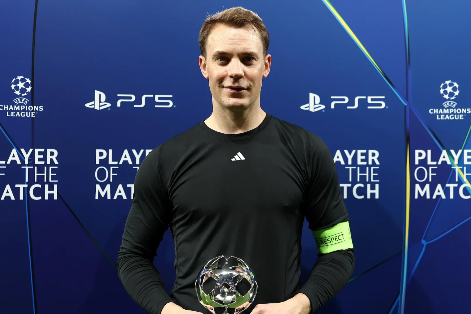 Нойер признан игроком недели в Лиге чемпионов