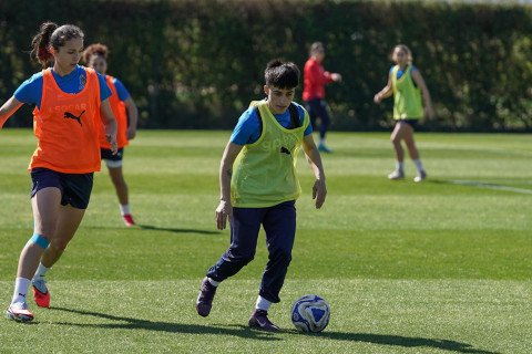 Futbol üzrə qadın millimiz İspaniyada hazırlıqlara başladı - FOTO