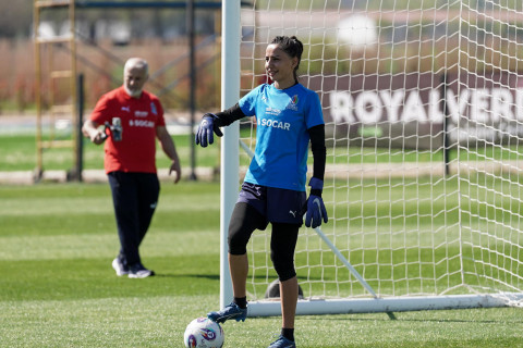 Futbol üzrə qadın millimiz İspaniyada hazırlıqlara başladı - FOTO
