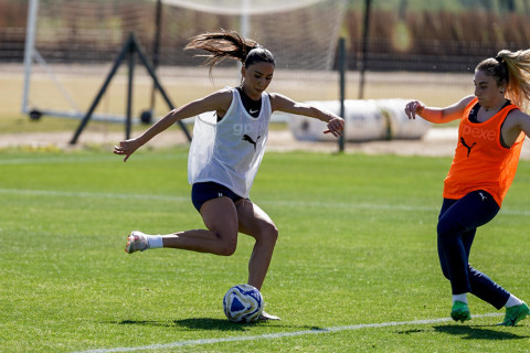 Futbol üzrə qadın millimiz İspaniyada hazırlıqlara başladı - FOTO