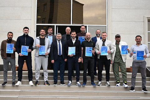 Azərbaycanlı məşqçilərə UEFA-nın A kateqoriyalı diplomları təqdim olunub - FOTO