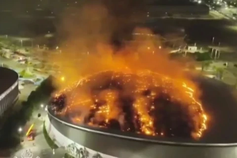 В Бразилии крыша стадиона сгорела во время соревнований