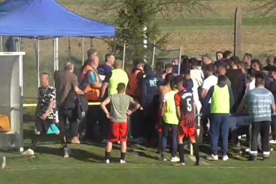 Qaraçı azarkeşlər altıncı liqa oyununda dava salıblar - VİDEO