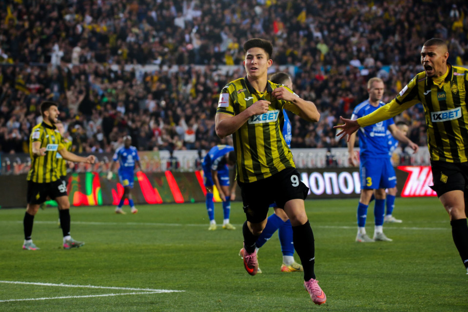 “Çelsi” fanatları 17 yaşlı qazaxıstanlı futbolçunun oyununa heyran qaldı - VİDEO