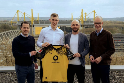 “Borussiya Dortmund” müdafiəçi Şlotterbeklə müqaviləni uzadıb