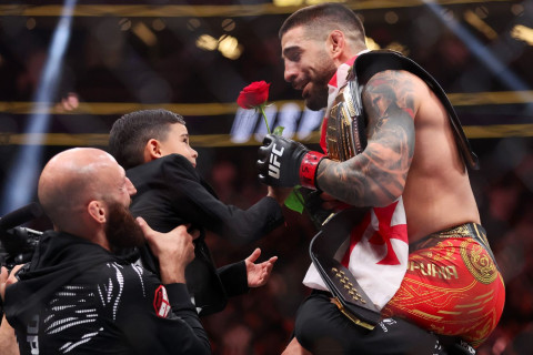 Топурия объяснил символ с розой после боев