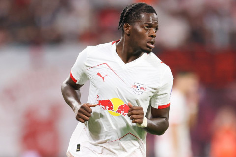 “Liverpul” Van Deyki “Leypsiq”in müdafiəçisi ilə əvəz edə bilər