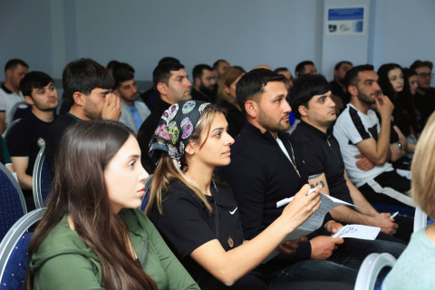 В Мингячевире прошел семинар для тренеров по плаванию