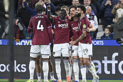 "Вест Хэм" разгромил "Вулверхэмптон" и покинул зону вылета