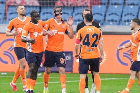 Türkiyə Superliqası: “Başakşehir” “Gənclərbirliyi”ni darmadağın etdi