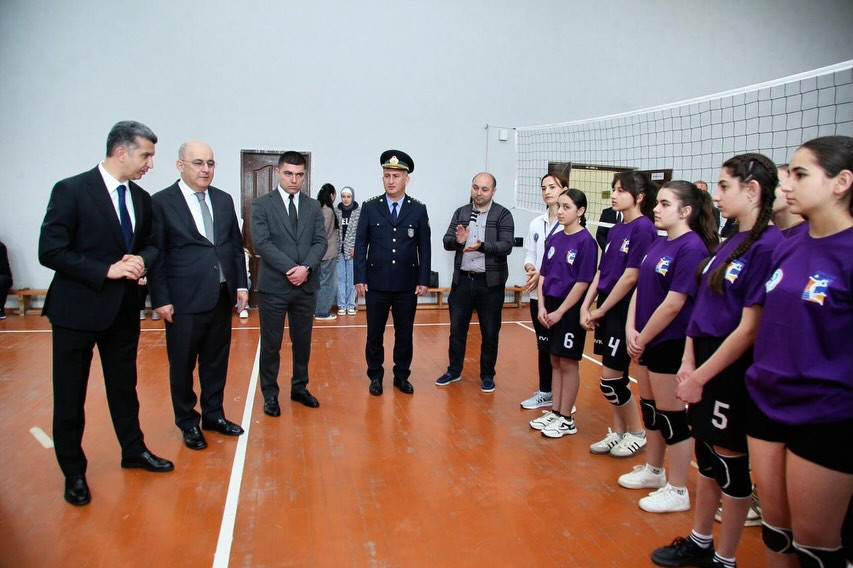 Şahin Bağırov Göygöldə yeniyetmə voleybolçularla görüşüb - FOTO