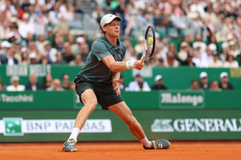 Синнер обыграл Алькараса в финале "Мастерса" и станет первой ракеткой мира