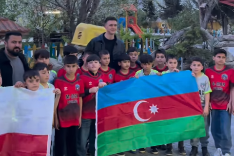 Матеуш Кохальски посетил Сальянский район и встретился с детьми