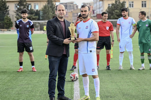 Emil Quluzadə mükafatını aldı