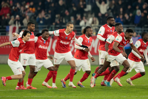 Во Франции вооруженные болельщики ворвались на базу клуба "Реймс"