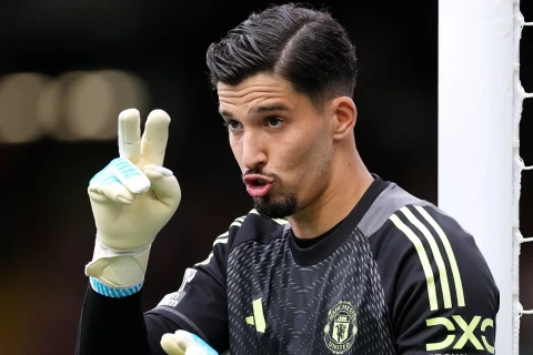 Altay Bayındır Türkiyə nəhəngi ilə razılaşdı