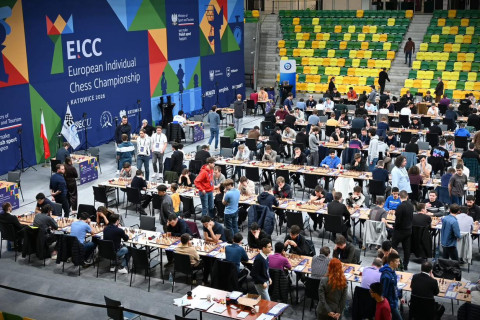 Azərbaycanlı şahmatçı Avropa çempionatında liderliyə yüksəlib - FOTO