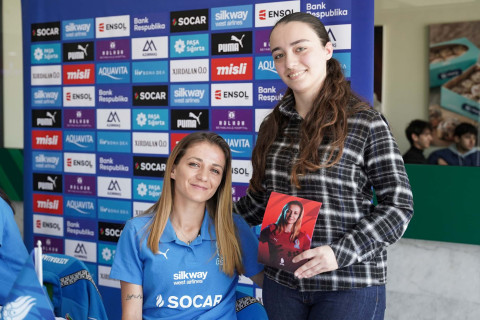 Azərbaycan millisinin futbolçularının iştirakı ilə imza tədbiri keçirilib - FOTO