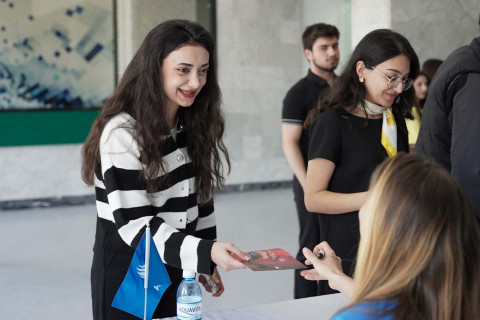 Azərbaycan millisinin futbolçularının iştirakı ilə imza tədbiri keçirilib - FOTO