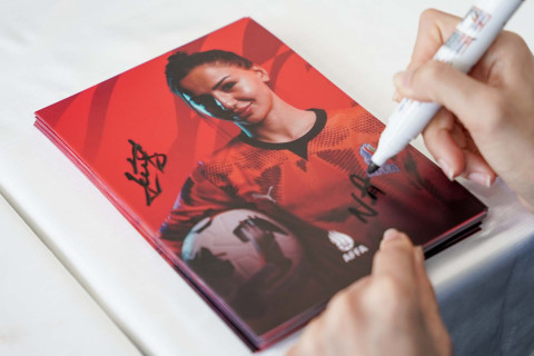 Azərbaycan millisinin futbolçularının iştirakı ilə imza tədbiri keçirilib - FOTO