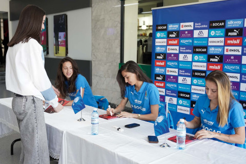 Azərbaycan millisinin futbolçularının iştirakı ilə imza tədbiri keçirilib - FOTO