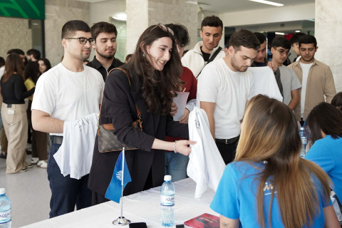 Azərbaycan millisinin futbolçularının iştirakı ilə imza tədbiri keçirilib - FOTO